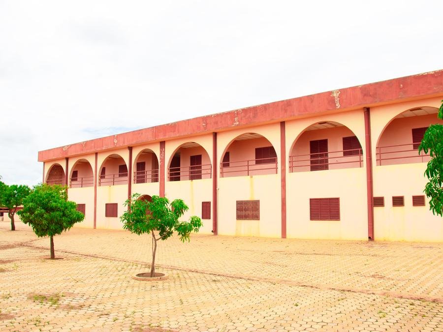 Bâtiment pédagogique à étage du campus